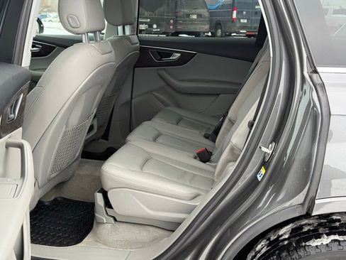Used 2022 Audi Q7 2.0T Premium w/ Convenience Package image 18