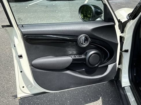 Used 2019 MINI Cooper S w/ Signature Upholstery Package FWD image 9