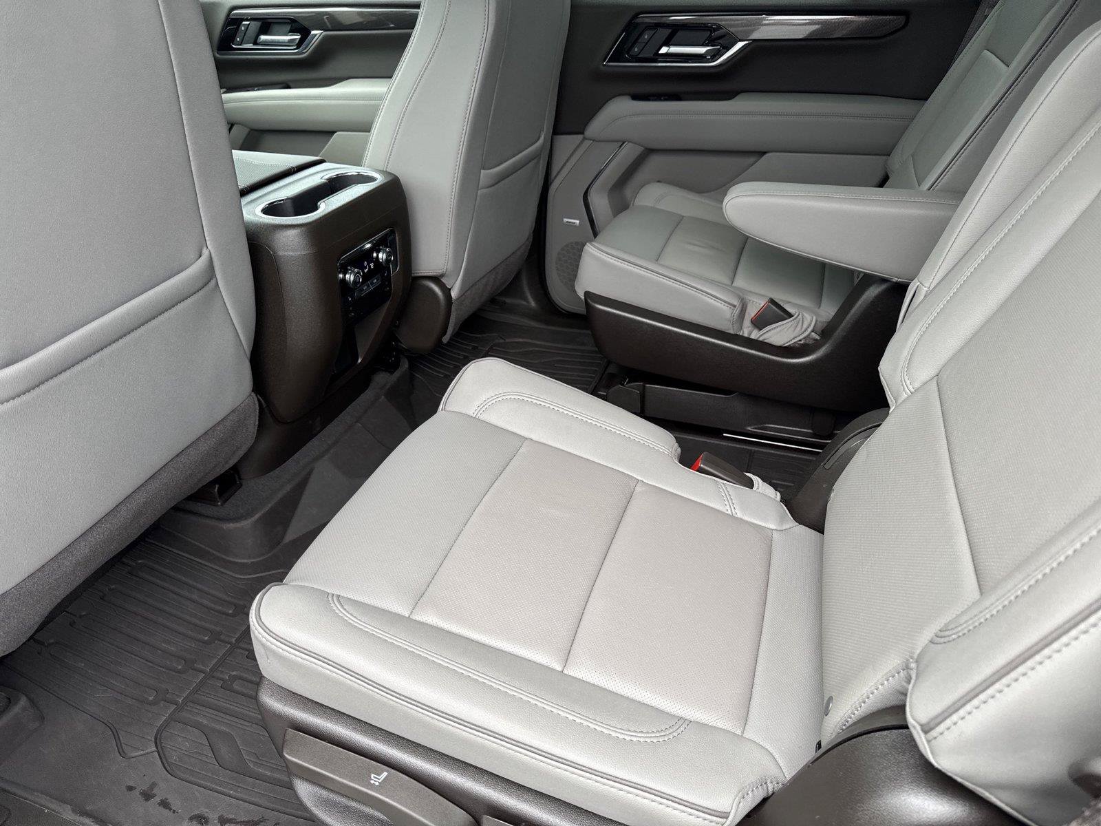 Used 2025 GMC Yukon Elevation AWD/4WD image 31