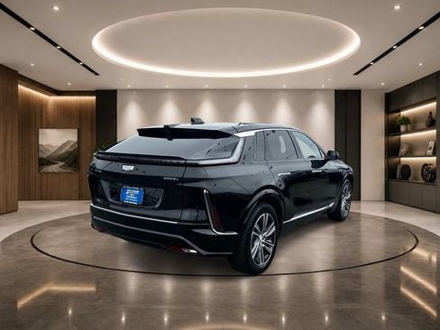 Used 2024 Cadillac Lyriq Luxury AWD/4WD image 6