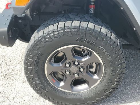 Used 2022 Jeep Gladiator Rubicon w/ LED Lighting Group AWD/4WD image 13