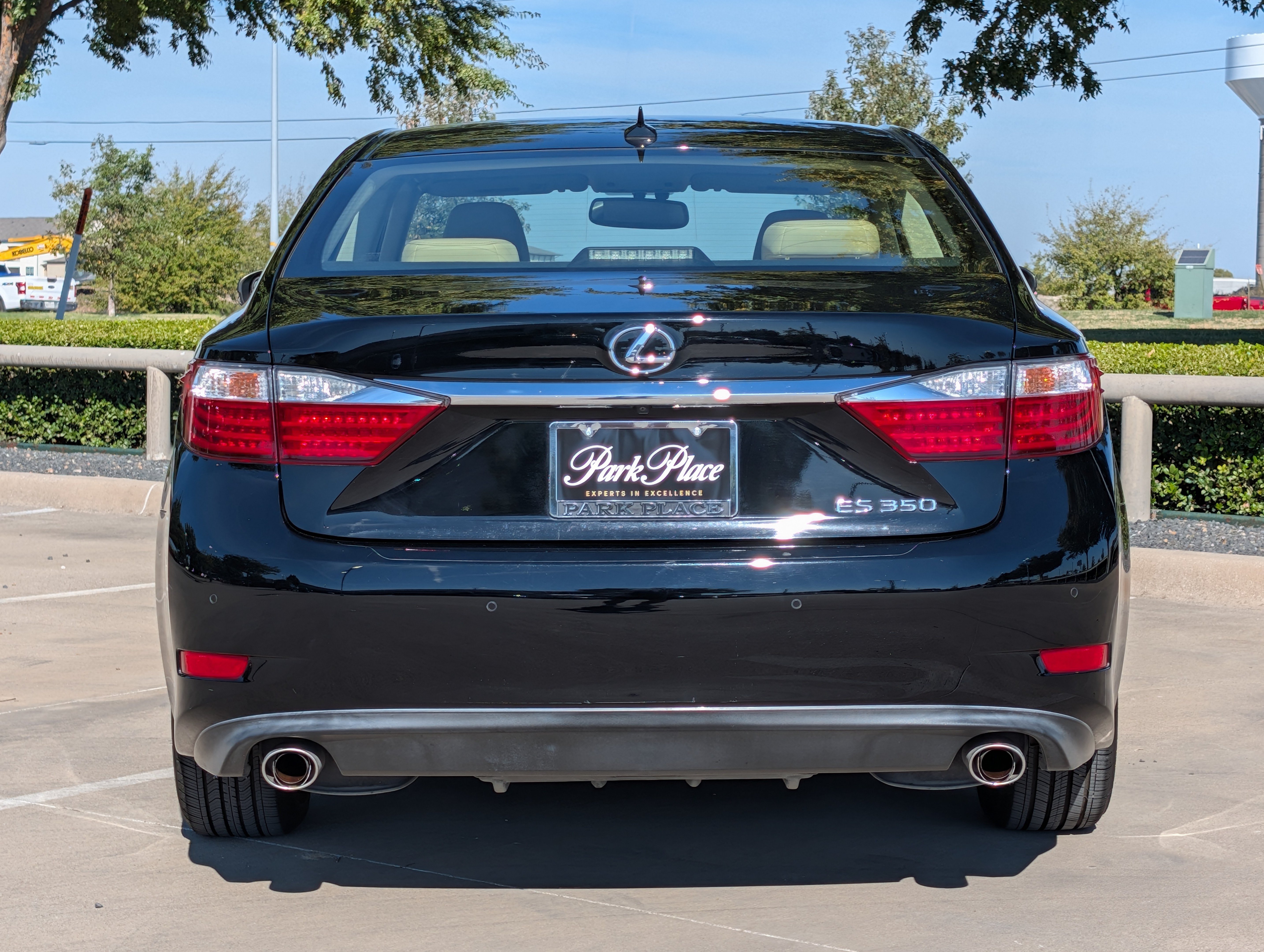 Used 2014 Lexus ES 350 w/ Luxury Package FWD image 4