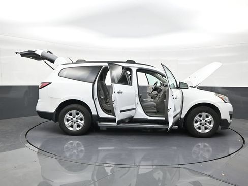 Used 2017 Chevrolet Traverse LS FWD image 28