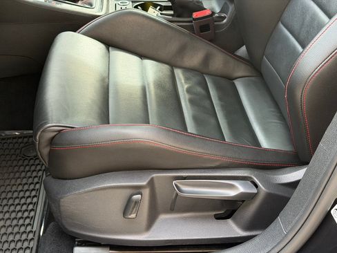 Used 2017 Volkswagen GTI SE FWD image 21