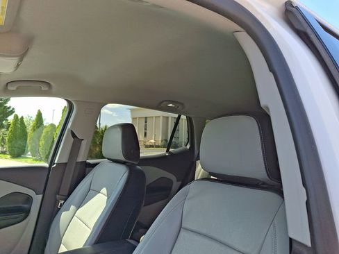Certified 2023 GMC Terrain SLT FWD image 13