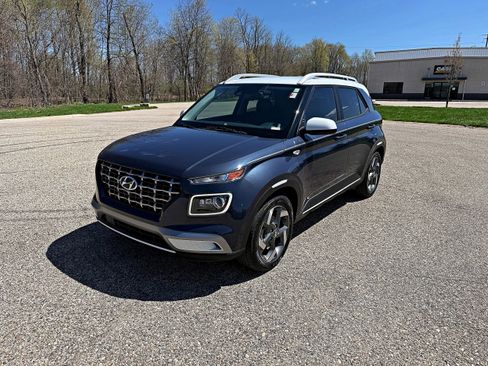 Used 2021 Hyundai Venue w/ Cargo Package image 5
