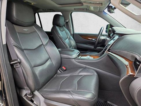 Used 2019 Cadillac Escalade Luxury AWD/4WD image 23