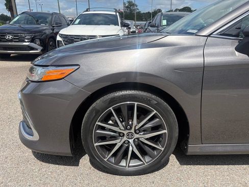 Used 2021 Toyota Camry XLE FWD image 9