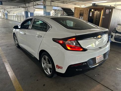 Used 2017 Chevrolet Volt LT w/ Comfort Package FWD image 3