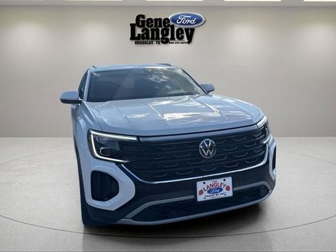 Used 2025 Volkswagen Atlas Cross Sport SE image 10