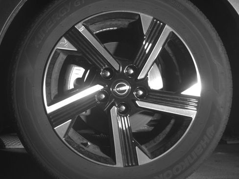 Used 2025 Nissan Sentra SV FWD image 14