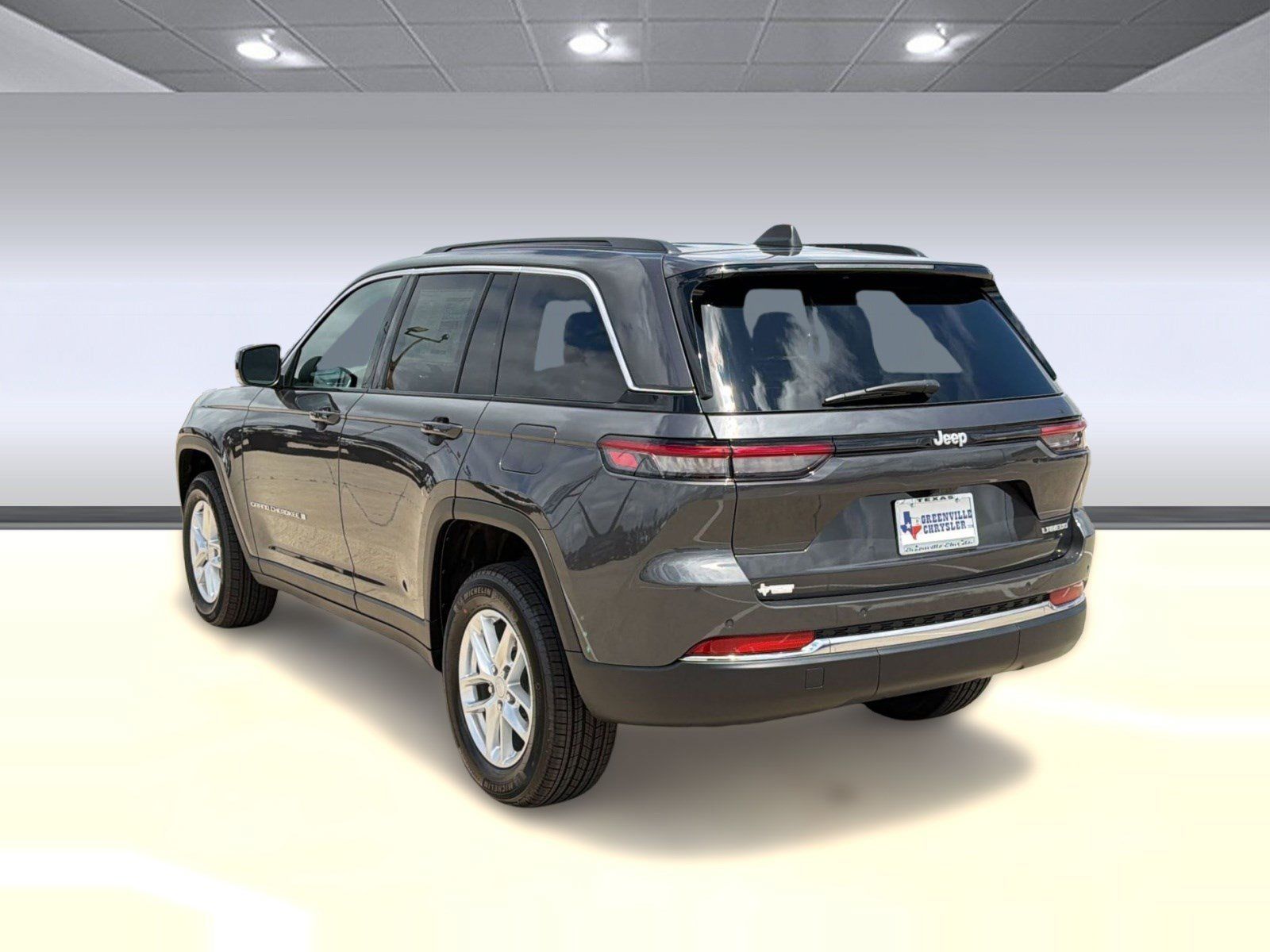 New 2026 Jeep Grand Cherokee Laredo RWD image 3