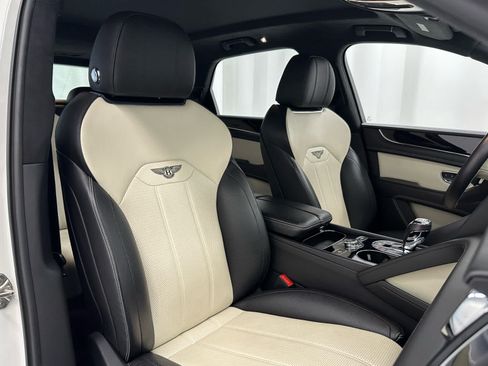 Used 2023 Bentley Bentayga AWD/4WD image 19