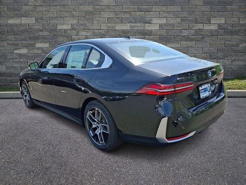 New 2026 BMW 530i xDrive w/ Premium Package AWD/4WD image 4