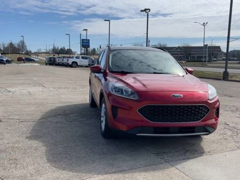 Used 2020 Ford Escape SE image 3
