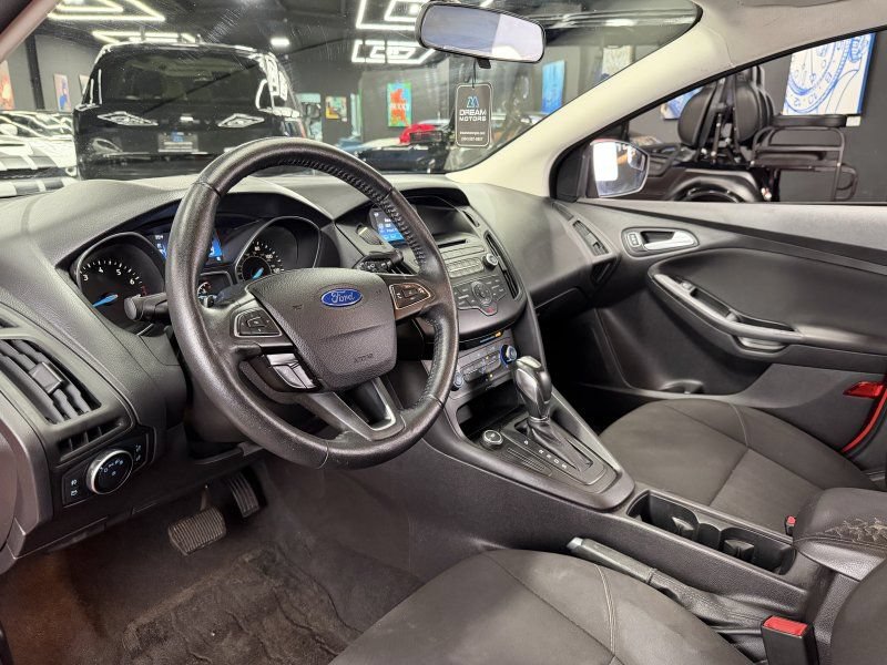 Used 2015 Ford Focus SE w/ SE Sport Package FWD image 9