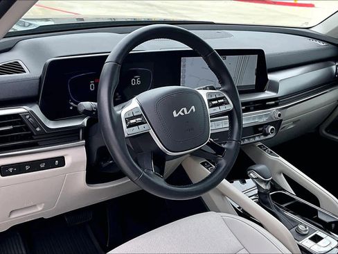 Used 2025 Kia Telluride S image 16