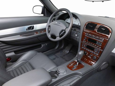 Used 2002 Ford Thunderbird RWD image 16