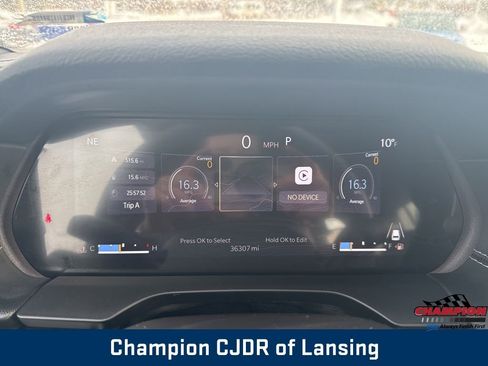 Used 2023 Jeep Grand Cherokee L Laredo image 23