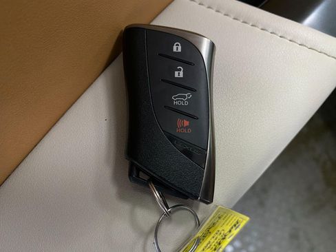 Used 2026 Lexus RZ 350e 2WD w/ Technology Package image 33