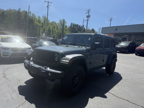 Used 2025 Jeep Wrangler Willys image 3