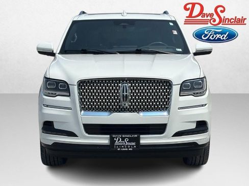 Used 2022 Lincoln Navigator Reserve AWD/4WD image 2