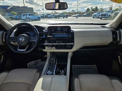 Used 2022 Nissan Pathfinder Platinum image 17