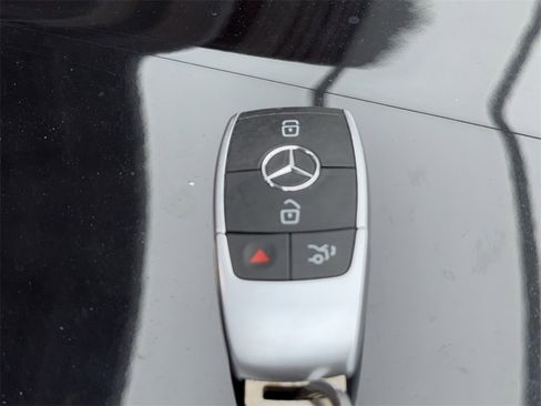 Used 2021 Mercedes-Benz GLB 250 w/ Premium Package image 57