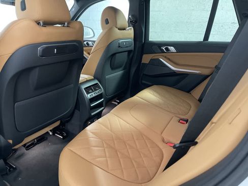 Used 2024 BMW X5 xDrive40i w/ Premium Package AWD/4WD image 15