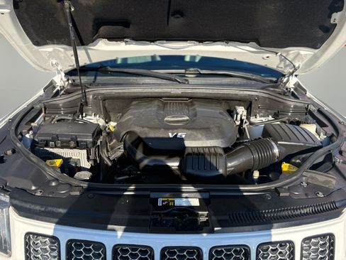 Used 2015 Jeep Grand Cherokee Altitude image 45
