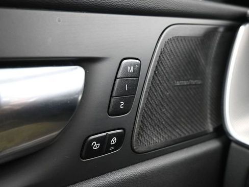 Used 2022 Volvo XC60 B6 R-Design w/ Protection Package Premier image 28