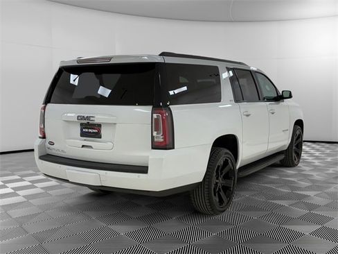 Used 2019 GMC Yukon XL SLT w/ Graphite Performance Edition image 3