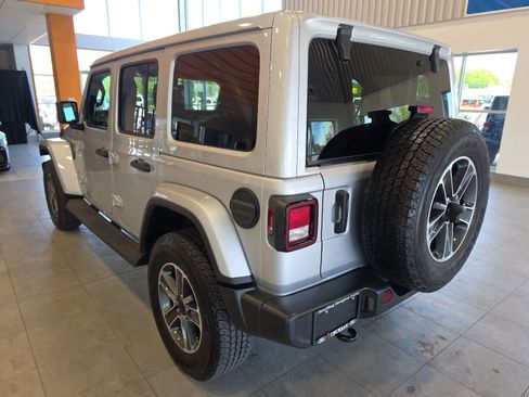 Used 2023 Jeep Wrangler Unlimited Sahara w/ Cold Weather Group AWD/4WD image 11