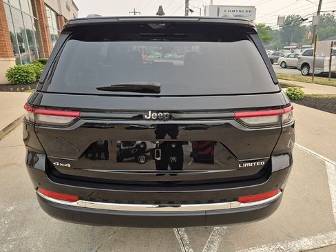 Certified 2023 Jeep Grand Cherokee Limited w/ Luxury Tech Group II AWD/4WD image 13