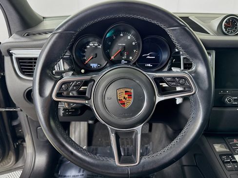 Certified 2018 Porsche Macan image 12