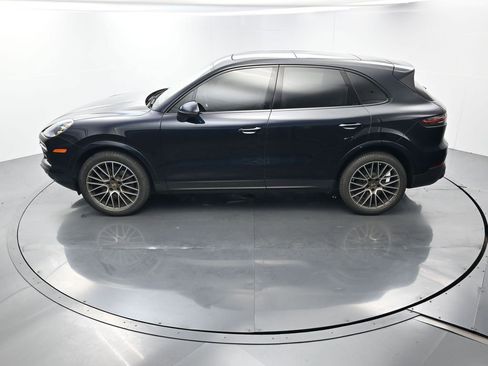Certified 2023 Porsche Cayenne S Platinum AWD/4WD image 33