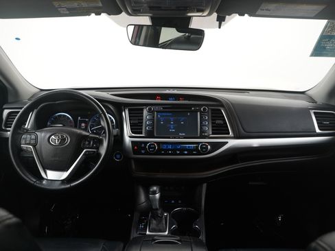 Used 2018 Toyota Highlander XLE image 13