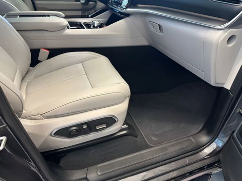 New 2026 Jeep Grand Wagoneer L 4WD image 12