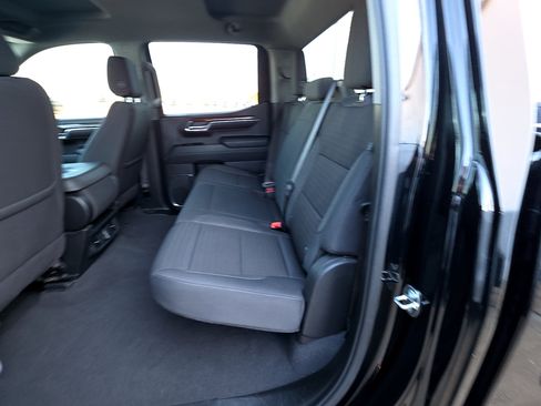 Used 2024 GMC Sierra 1500 SLE image 17