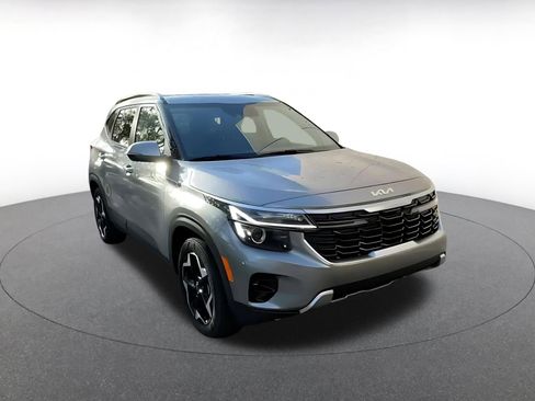 Used 2025 Kia Seltos S image 3