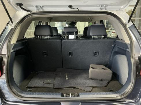 Used 2024 Hyundai Venue Limited FWD image 25
