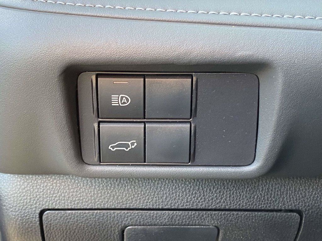 Used 2022 Toyota Highlander XLE AWD/4WD image 18