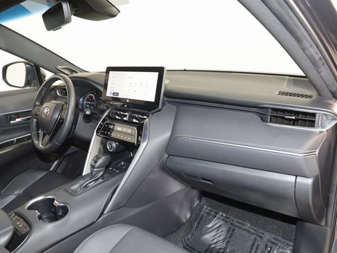 Used 2023 Toyota Venza XLE image 38