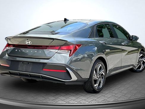 Used 2025 Hyundai Elantra Sport FWD image 7