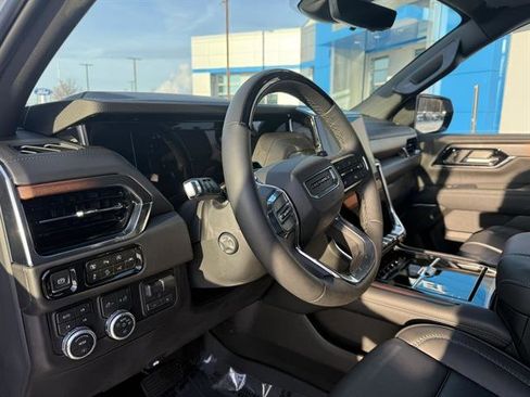 Used 2026 GMC Yukon Denali w/ Denali Reserve Package image 2