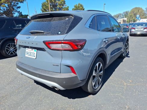 Used 2023 Ford Escape Platinum AWD/4WD image 9