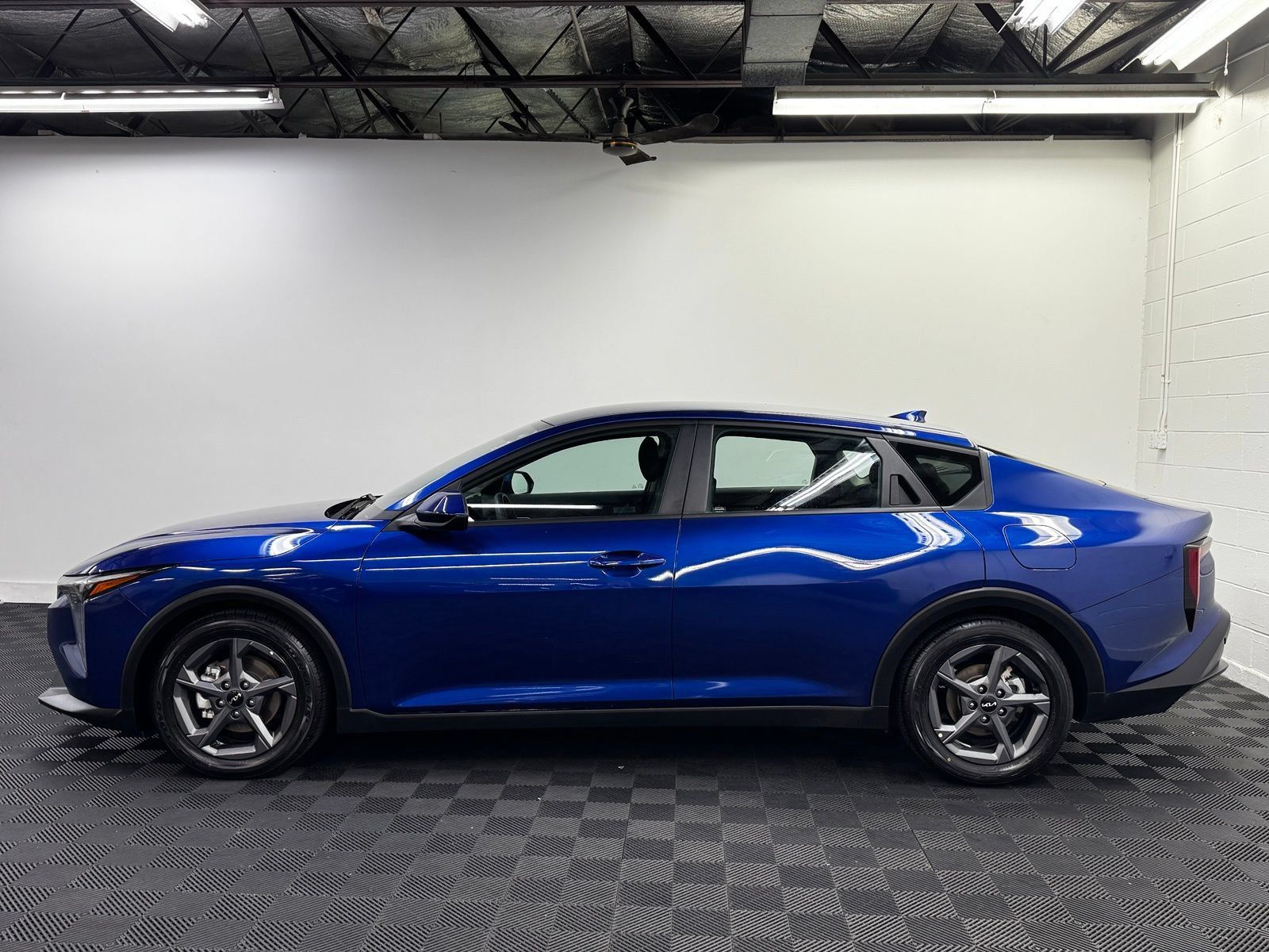 Used 2025 Kia K4 FWD image 3