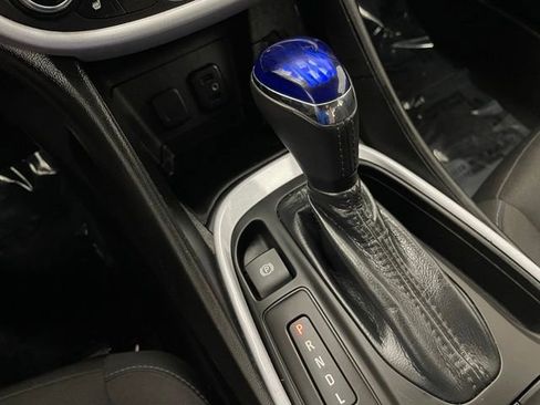 Used 2017 Chevrolet Volt LT w/ Comfort Package FWD image 8