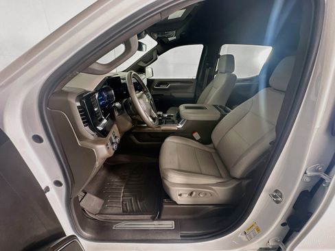 Used 2022 Chevrolet Silverado 1500 LT RWD image 13