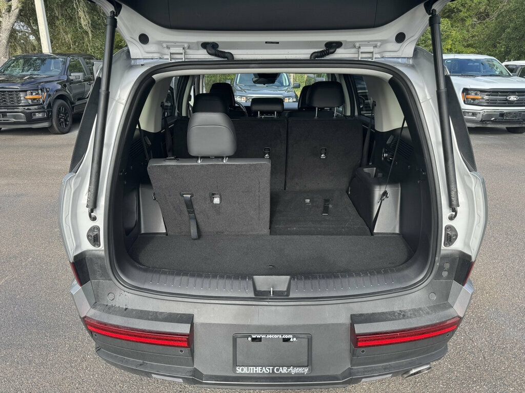 Used 2026 Hyundai Santa Fe SEL FWD image 8